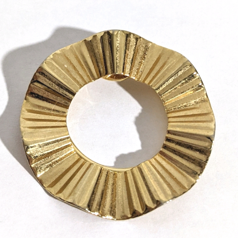 Vintage Gold Ruffle Jerri - Lou Scarf Clip